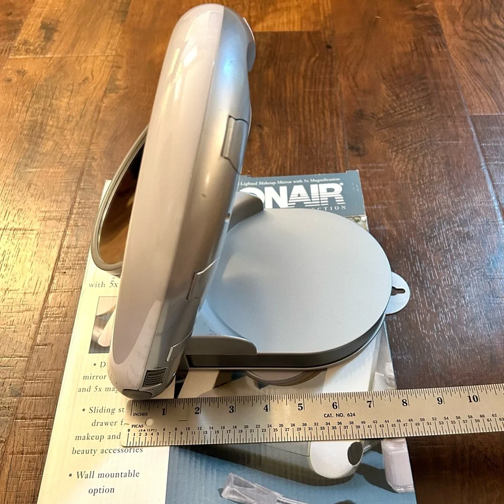 CONAIR double sided 5X/1X light up make up mirror - vintage, NWOT